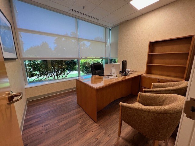 More Photos Of 222 NE Park Plaza Dr, Vancouver Office For Lease