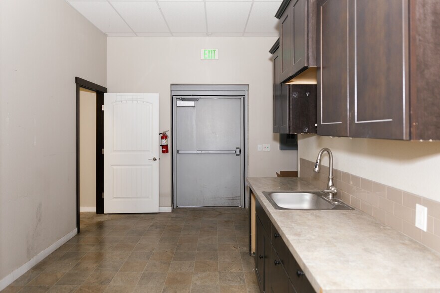 More Photos Of 2201 W Nob Hill Blvd, Yakima Freestanding For Lease