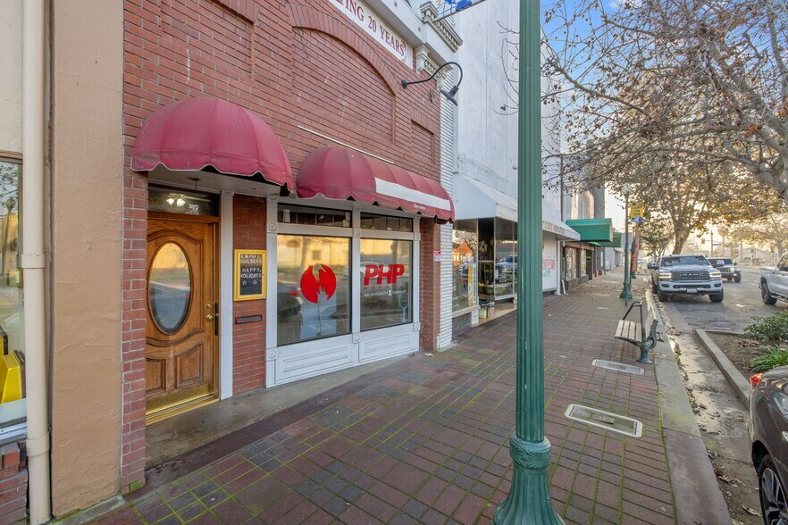 More Photos Of 143 E Tulare Ave, Tulare Storefront For Sale