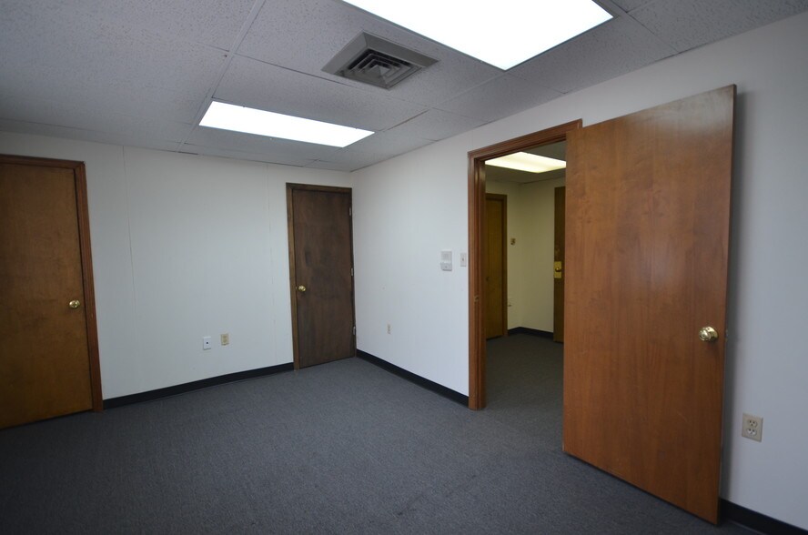 More Photos Of 20 Maple St, Springfield Office For Sale