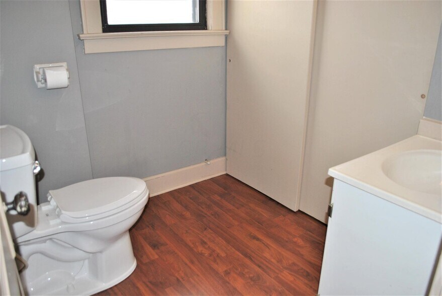 More Photos Of 5424 W Broad St, Columbus Storefront Retail Residential For Lease