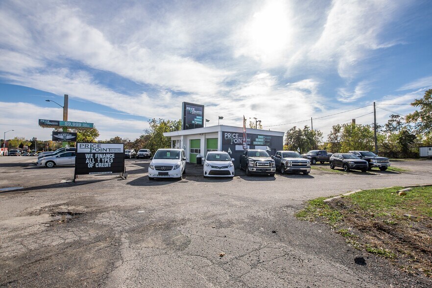 More Photos Of 146 Stewart Blvd, Brockville Light Manufacturing For Sale