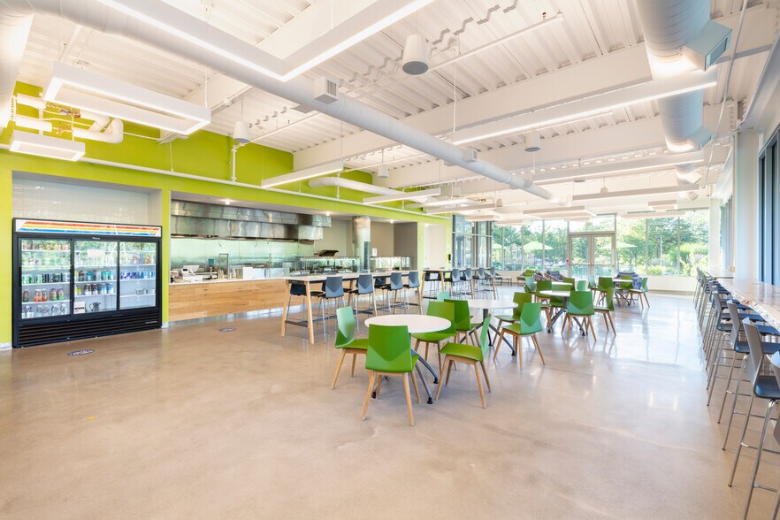 More Photos Of 10 New England Business Ctr, Andover Office For Lease