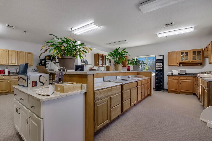 More Photos Of 653 Tower Dr, Cadott Manufacturing For Sale