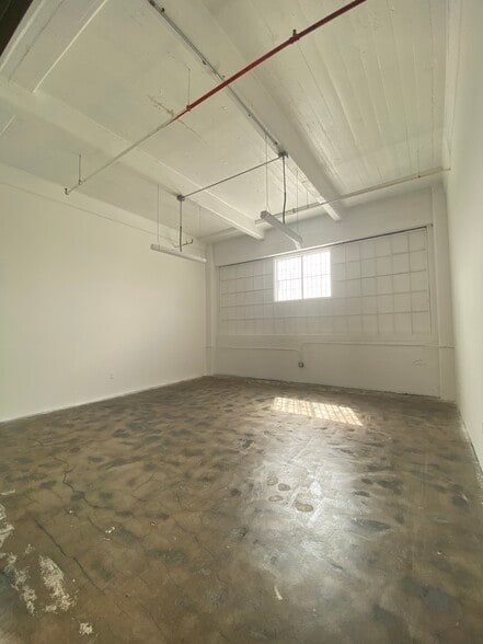More Photos Of 901 E 31st St, Los Angeles Manufacturing For Lease