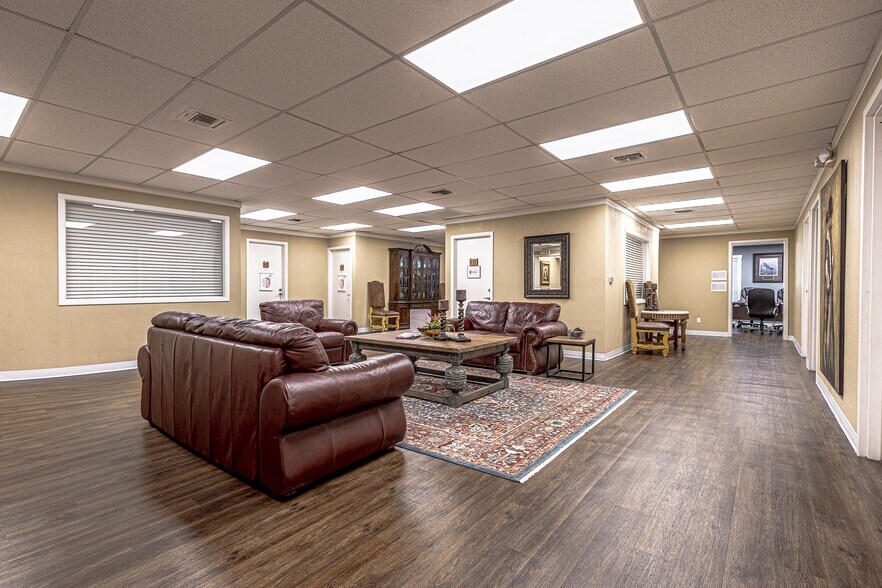 More Photos Of 2505 Washington Ave, Waco Office For Lease