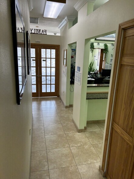 More Photos Of 406 N Indiana Ave, Englewood Medical For Sale
