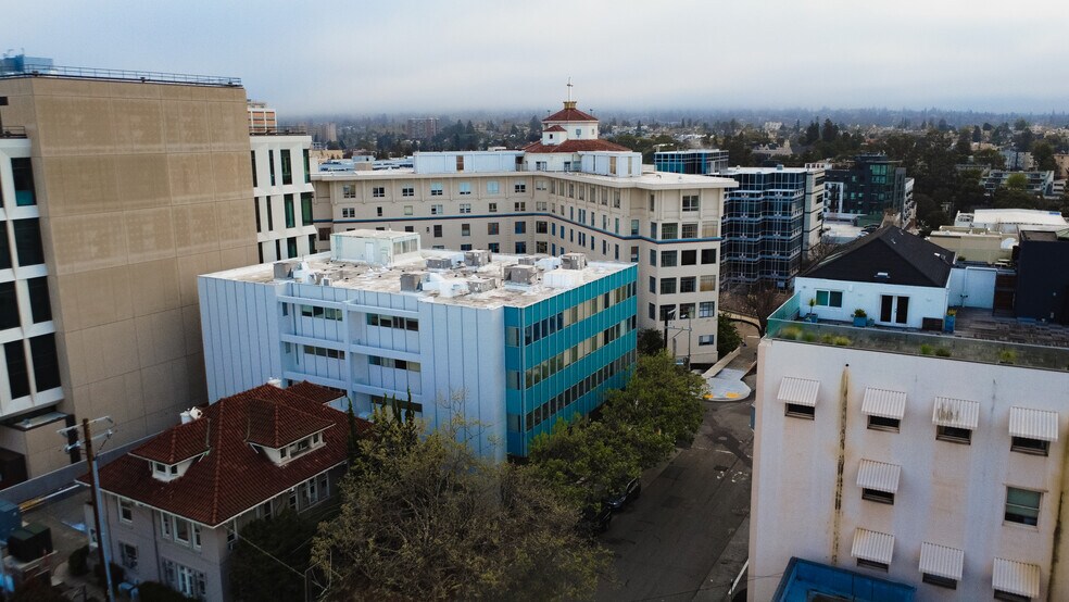 More Photos Of 400 30th St, Oakland Medical For Lease
