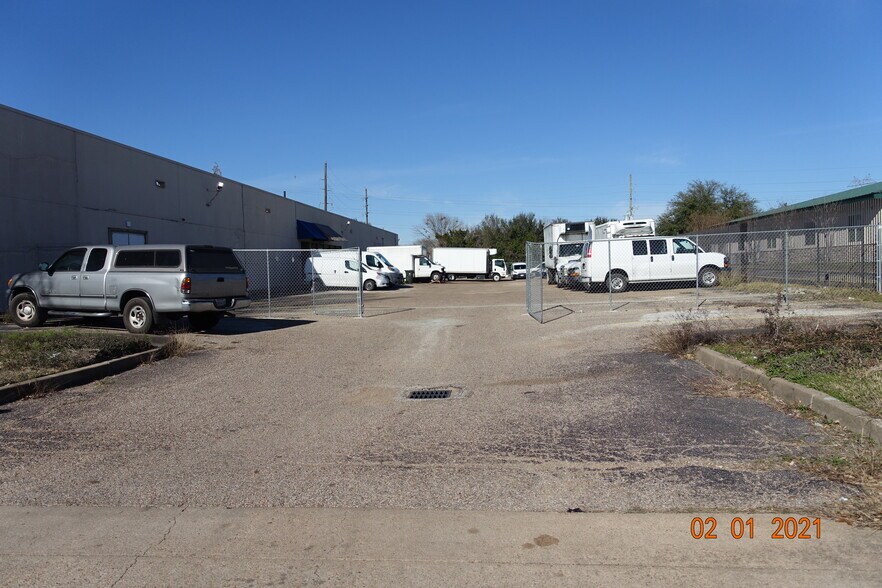 More Photos Of 10887 S Wilcrest Dr, Houston Storefront For Sale