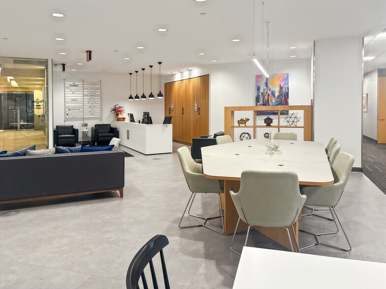 More Photos Of 10 N Martingale Rd, Schaumburg Coworking Space