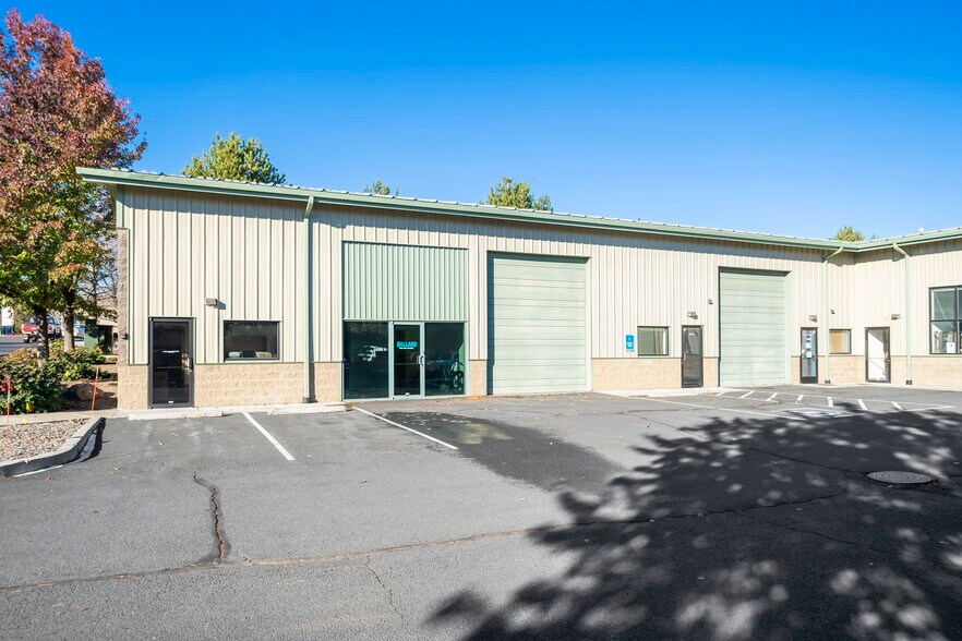 More Photos Of 20756 High Desert Ct, Bend Warehouse For Lease