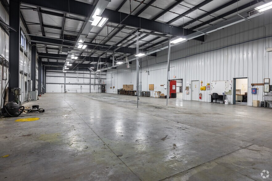 More Photos Of 3650 W Industrial Dr, Louisiana Manufacturing For Sale