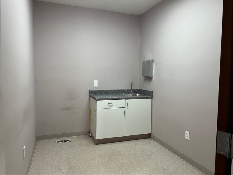 More Photos Of 1351 Stonebridge Pky, Watkinsville Medical For Sale