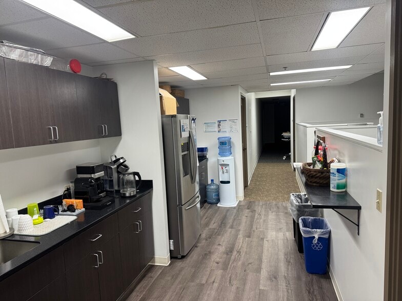 More Photos Of 1600 Kapiolani Blvd, Honolulu Office For Lease