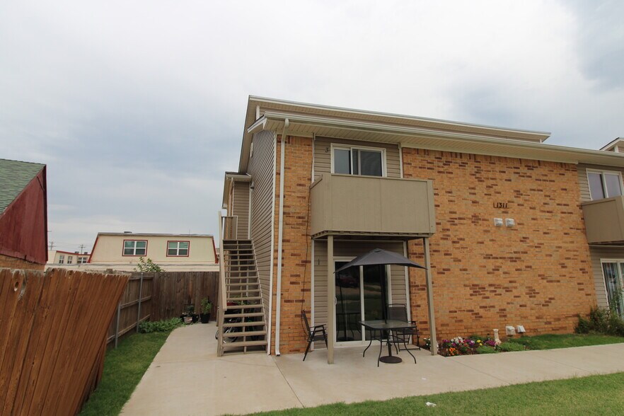 More Photos Of 1311 Glen Oaks Ct, Norman Apartments For Sale