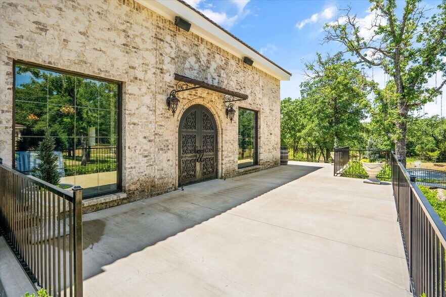More Photos Of 7700 Glen Rose Hwy, Granbury Lodge Meeting Hall For Sale