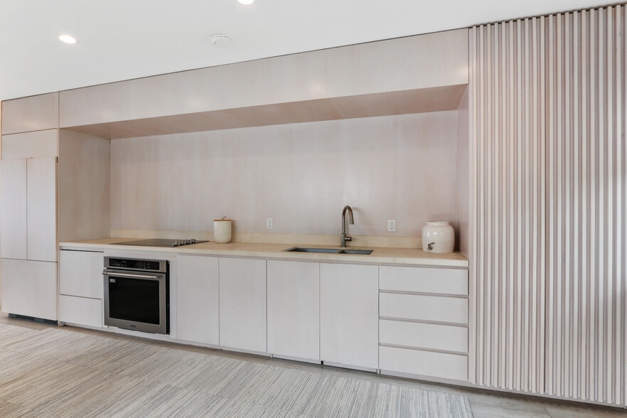 More Photos Of 1423 Abbot Kinney Blvd, Venice General Retail For Sale