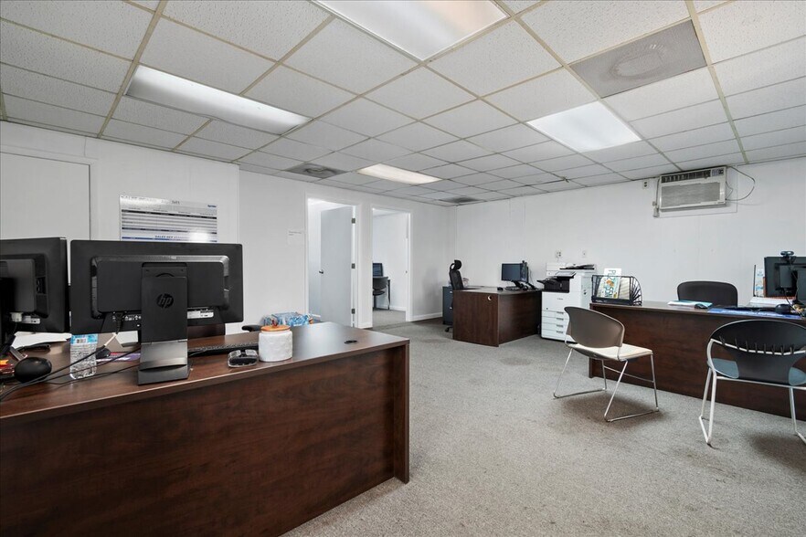 More Photos Of 2008 Okeechobee Blvd, West Palm Beach Auto Dealership For Sale