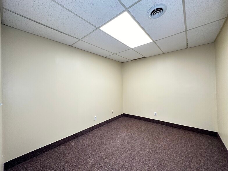 More Photos Of 1001 S 1st St, Fulton Apartments For Lease