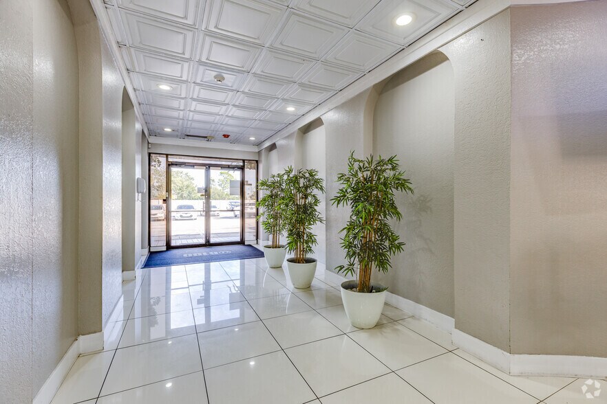 More Photos Of 6100 Lake Ellenor Dr, Orlando Office For Lease