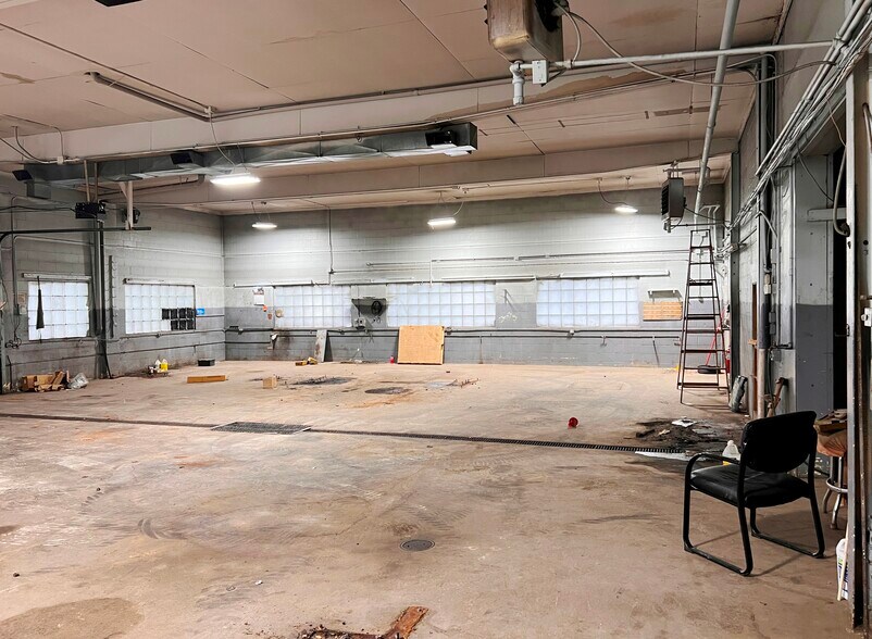 More Photos Of 22 Washington St, Brainerd Auto Dealership For Sale