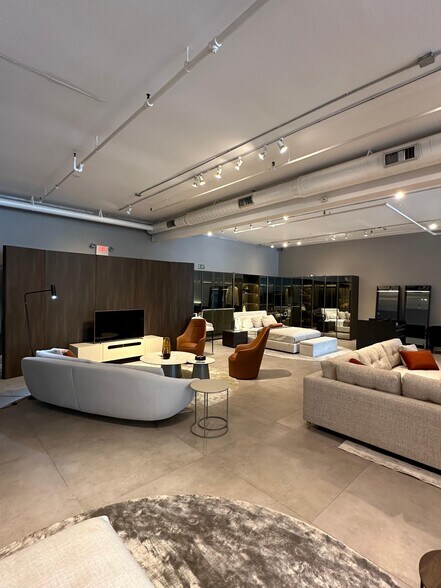 More Photos Of 68 Route 17, Paramus Freestanding For Lease