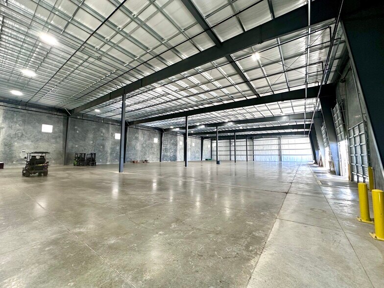 More Photos Of 127 Blue Ridge Pky, Laredo Truck Terminal For Lease