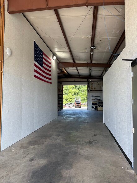 More Photos Of 2540 Leroy Stevens Rd, Mobile Light Manufacturing For Lease