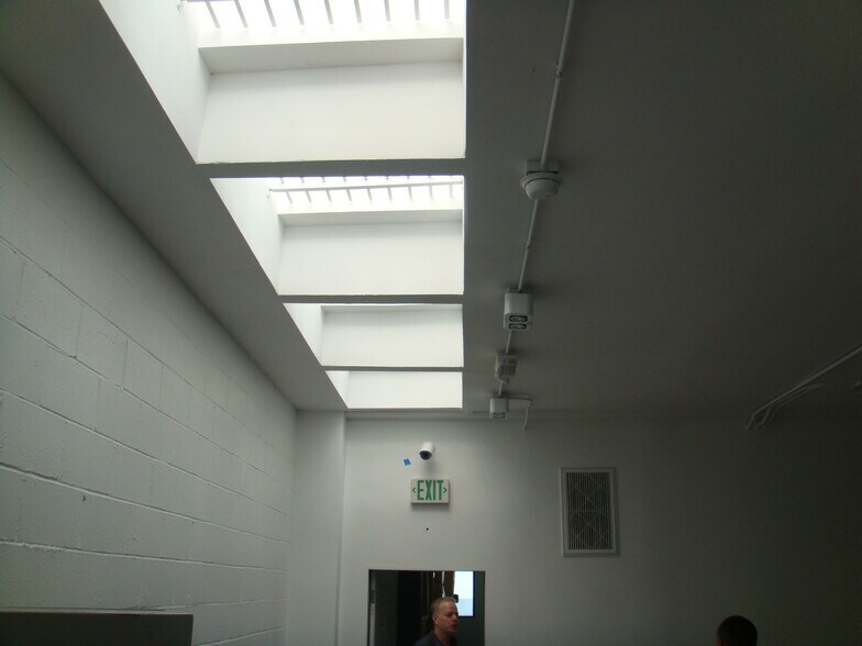 More Photos Of 8543 Venice Blvd, Los Angeles Loft Creative Space For Lease