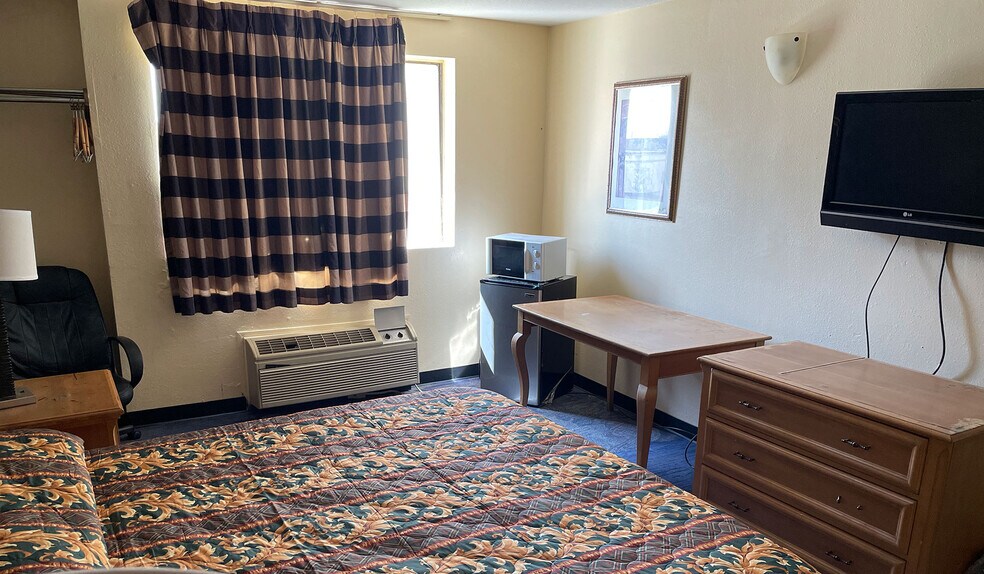 More Photos Of 12500 North Fwy, Houston Hotel For Sale