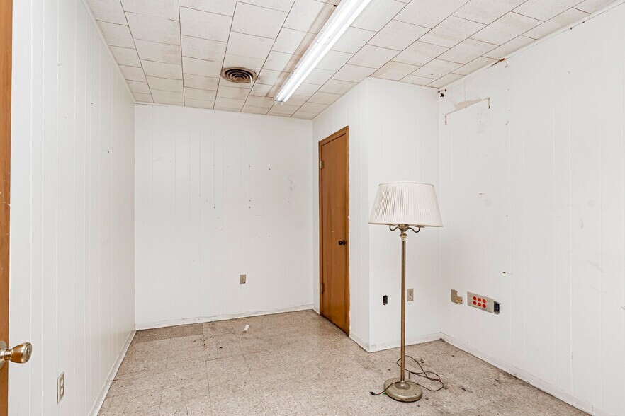 More Photos Of 9170 S Choctaw Dr, Baton Rouge Warehouse For Lease