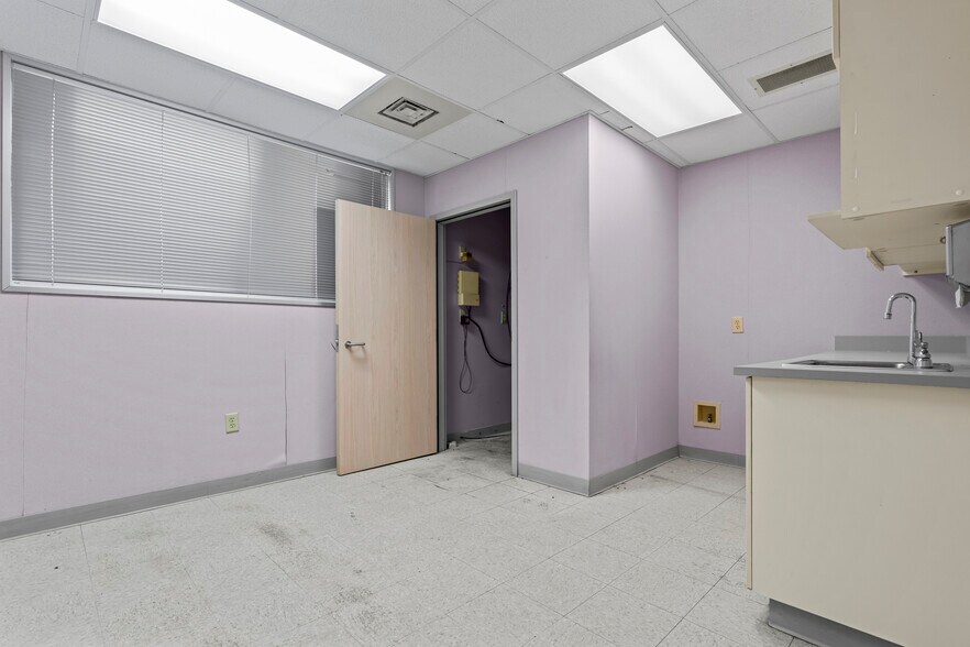 More Photos Of 170 Cardiology Pl, Commerce Healthcare For Lease