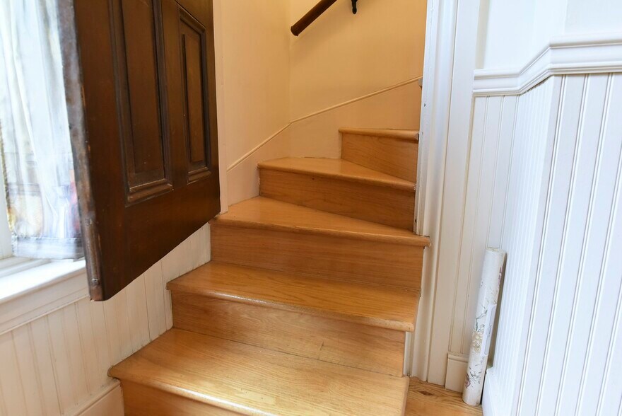 More Photos Of 827 Philadelphia Ave, Chambersburg Specialty For Sale