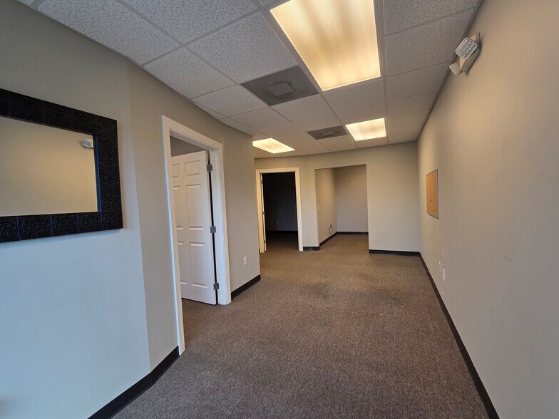 More Photos Of 2781 Vista Pky, West Palm Beach Light Manufacturing For Sale