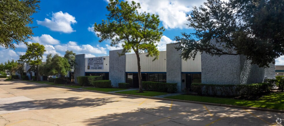 Primary Photo Of 2764-2788 Bingle Rd, Houston Showroom For Lease