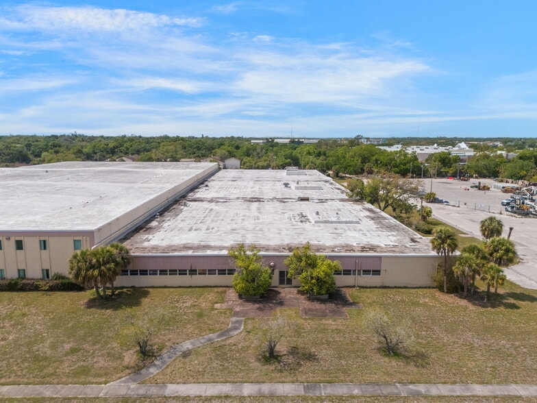 More Photos Of 100-106 Cattlemen Rd, Sarasota Distribution For Sale