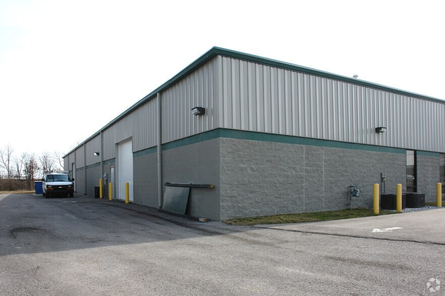 More Photos Of 1051 Floyd Dr, Lexington Flex For Lease