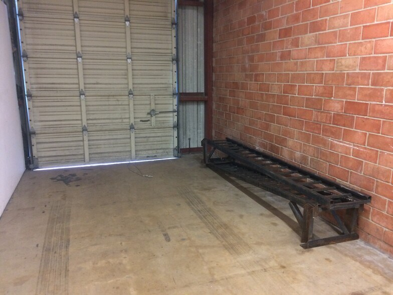 More Photos Of 8446 Gault Ln, San Antonio Light Distribution For Lease