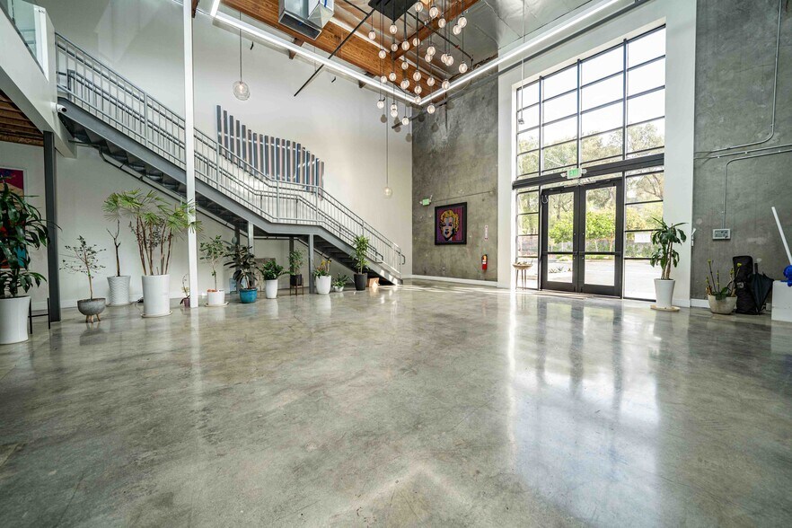 More Photos Of 2001 Saturn St, Monterey Park Light Distribution For Sale