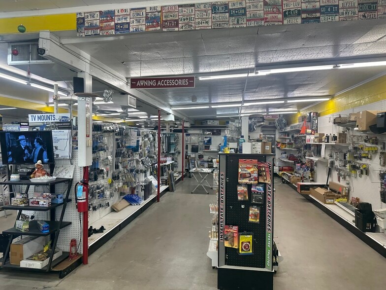 More Photos Of 1880 W Apache Trl, Apache Junction Warehouse For Sale