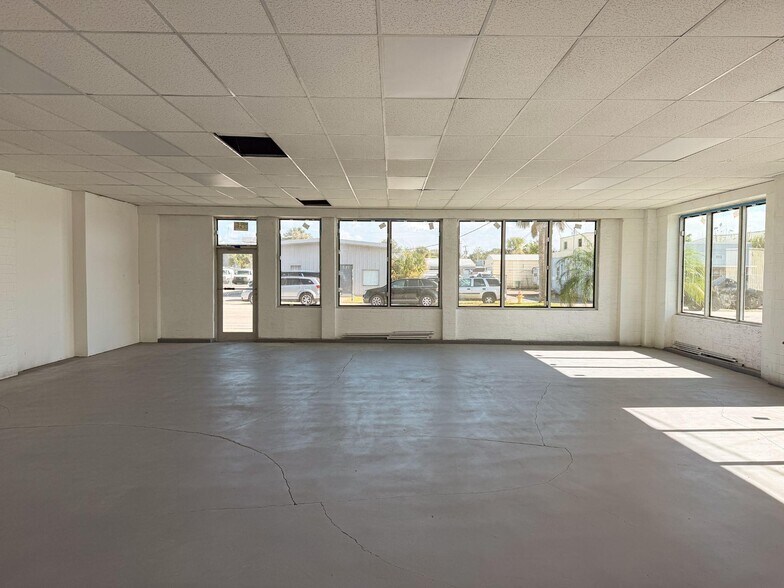 More Photos Of 530 N Beach St, Daytona Beach Warehouse For Sale