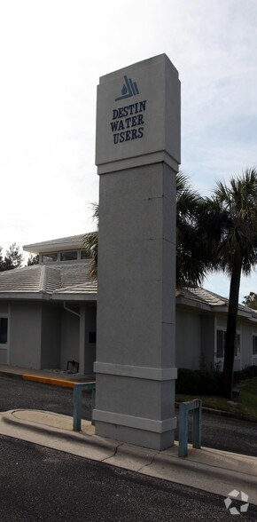 More Photos Of 135 Benning St, Destin Office For Sale