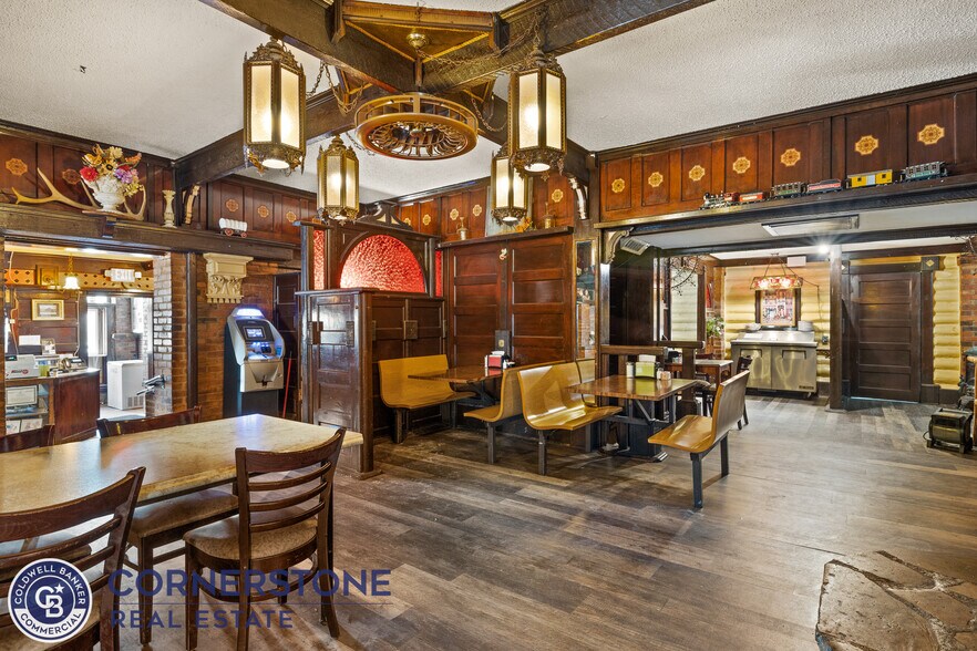 More Photos Of 628 E Richards St, Douglas Hotel For Sale