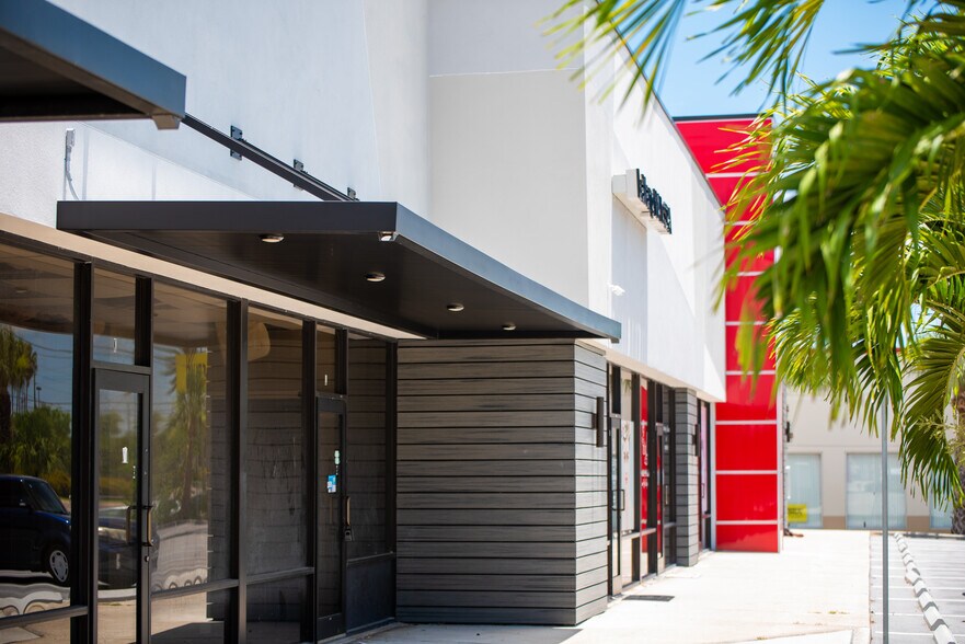 More Photos Of 800 E Bay Dr, Largo General Retail For Lease