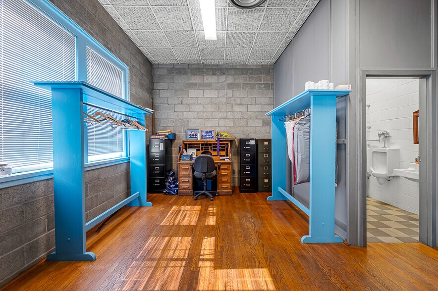 More Photos Of 27 Brandes St, Webster Office For Sale
