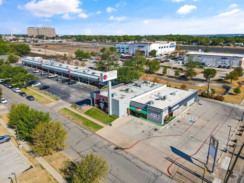 More Photos Of 5700-5730 Locke Ave, Fort Worth Unknown For Lease