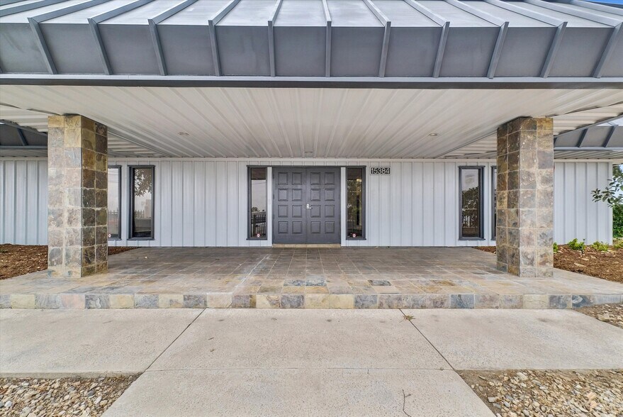 More Photos Of 15384 Arrow Blvd, Fontana Office For Lease