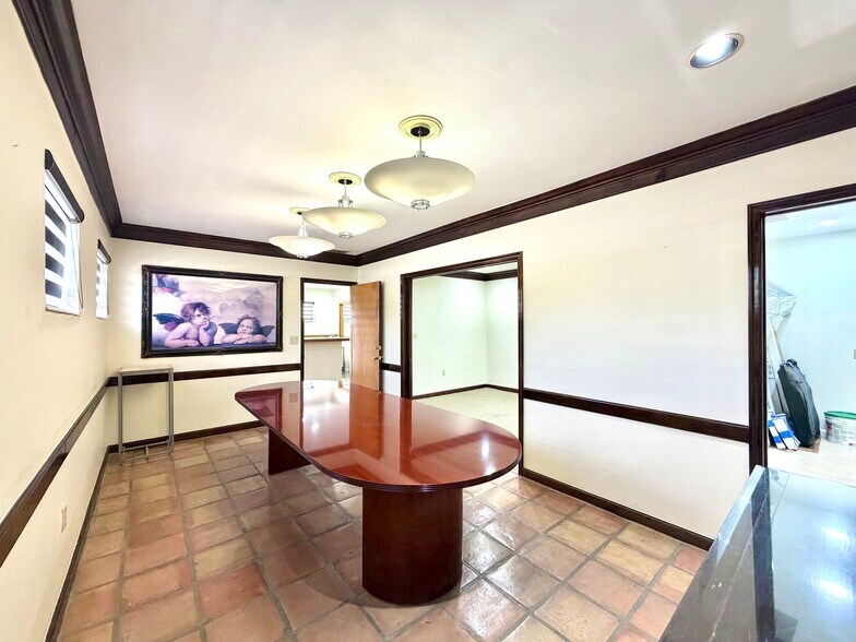 More Photos Of 501 SW Douglas Ave, Miami Medical For Lease