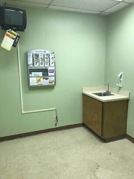 More Photos Of 1577 Mount Zion Rd, Morrow Medical For Lease