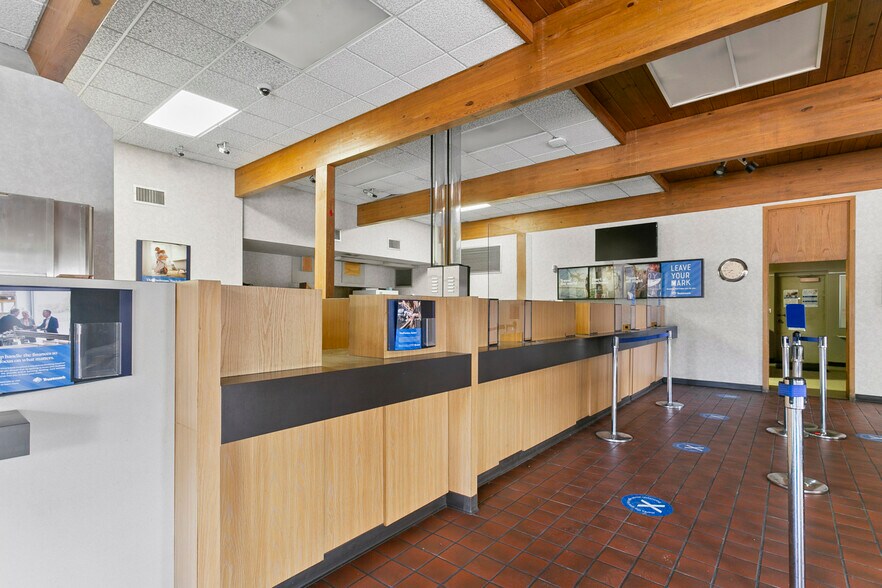 More Photos Of 101 Office Park Dr, Brandon Bank For Sale